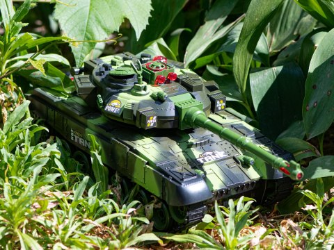 Czołg zdalnie sterowany na pilota RC War Tank 9993 2.4 GHz kamuflaż leśny Czołg zdalnie sterowany na pilota RC War Tank 9993 2.4 GHz kamuflaż leśny
